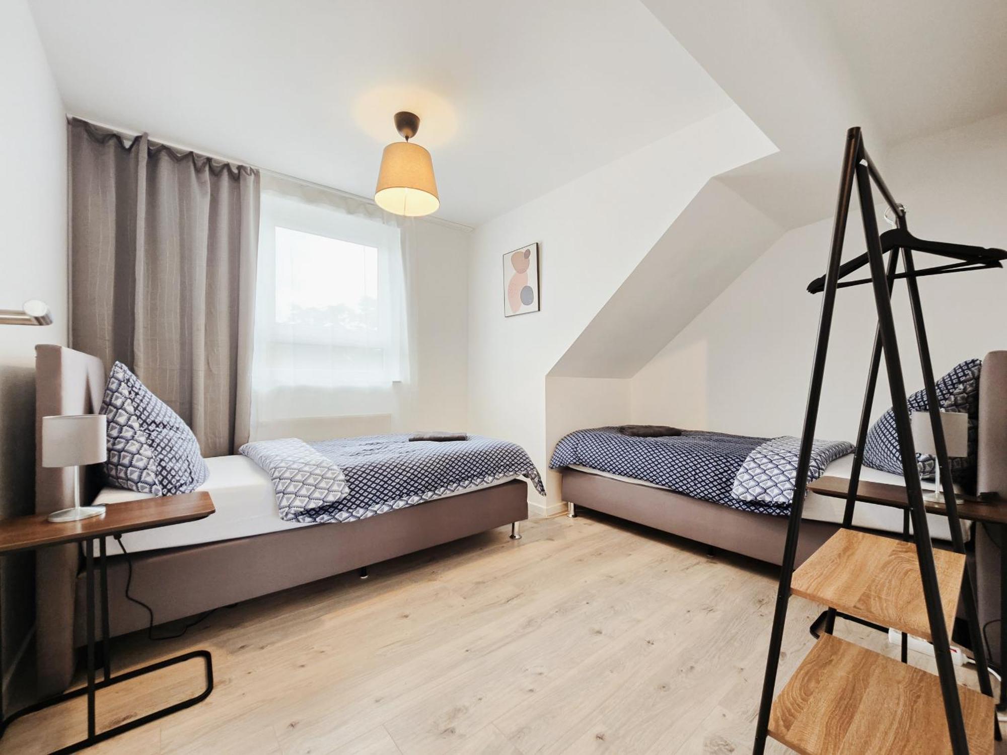 Adora Apartment ฮิลเดน ภายนอก รูปภาพ