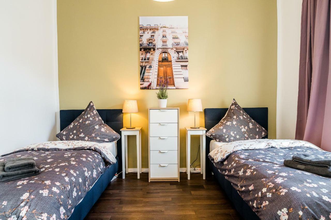 Adora Apartment ฮิลเดน ภายนอก รูปภาพ