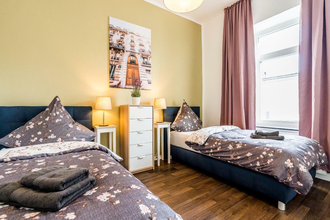 Adora Apartment ฮิลเดน ภายนอก รูปภาพ