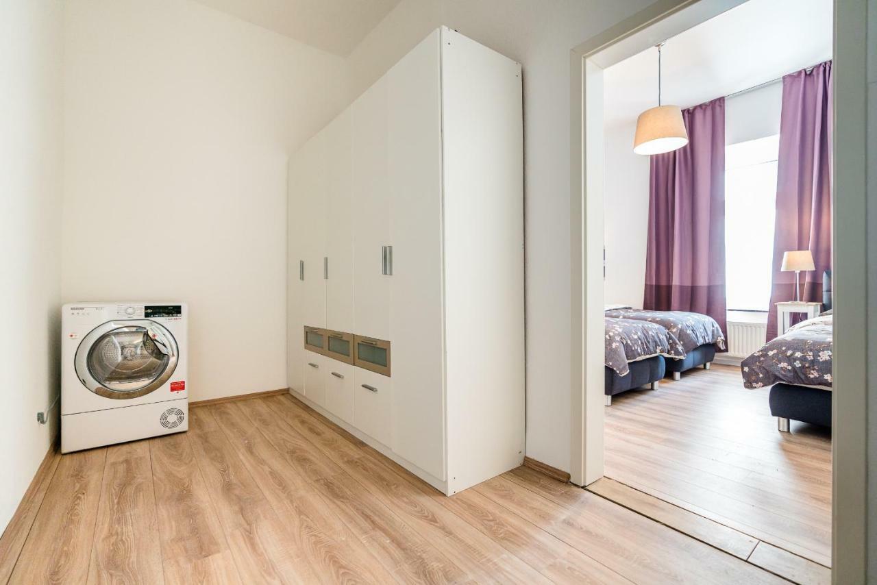 Adora Apartment ฮิลเดน ภายนอก รูปภาพ